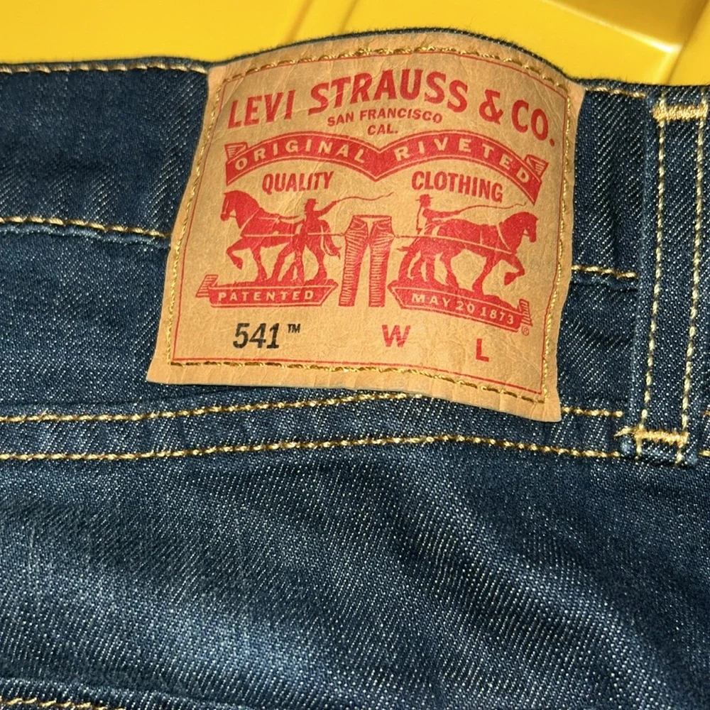 EUC Levis 541 jeans 50 x 29